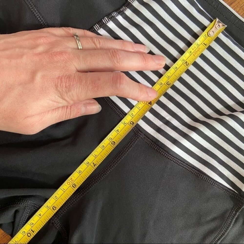 Lululemon Run: Ice Queen PantBlack / Classic Stripe Black White / Black size 4 - Picture 14 of 16